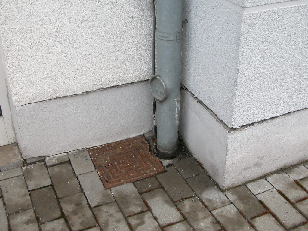 Vor Sanierung Sockel